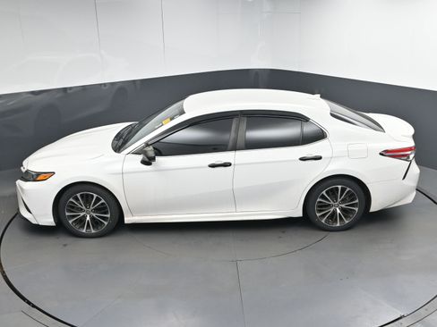 Certified 2020 Toyota Camry SE image 36