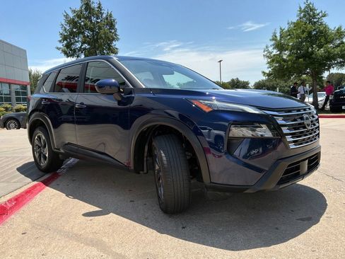 Used 2025 Nissan Rogue SV FWD image 4