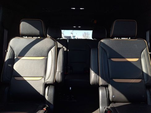 Used 2023 GMC Yukon XL AT4 image 19