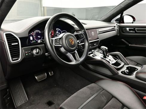 Used 2023 Porsche Cayenne GTS w/ Assistance Package image 4