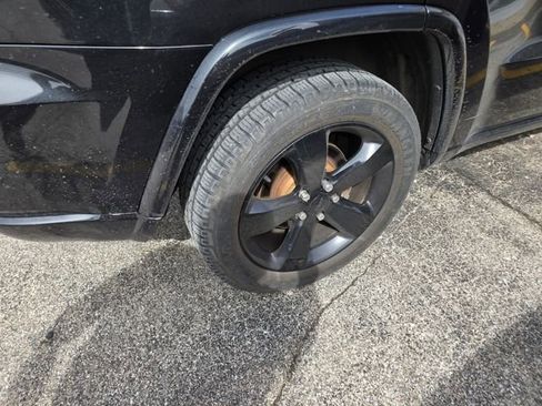 Used 2014 Jeep Grand Cherokee Altitude AWD/4WD image 9