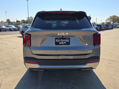 New 2026 Kia Sorento EX FWD image 7