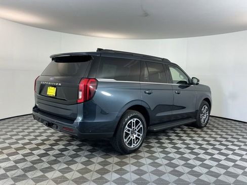 Used 2025 Ford Expedition Active AWD/4WD image 4