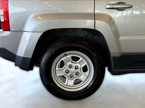 Used 2015 Jeep Patriot Sport w/ Power Value Group FWD image 12
