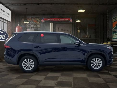 Used 2022 Toyota Sienna XLE Woodland Edition AWD/4WD image 7