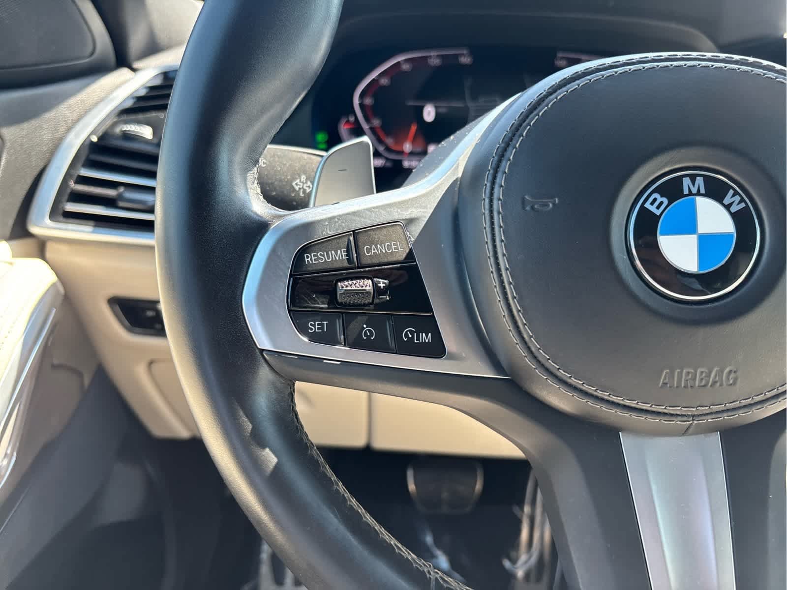 Used 2022 BMW X6 xDrive40i w/ M Sport Package AWD/4WD image 38
