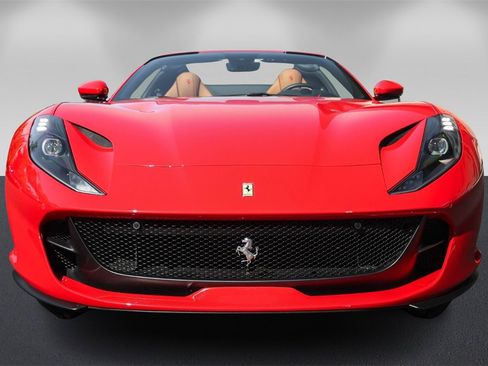 Used 2022 Ferrari 812 GTS image 8