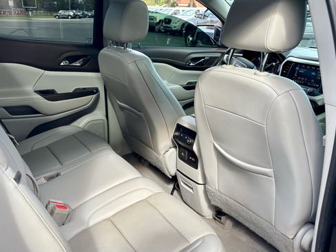 Used 2021 GMC Acadia SLT image 11