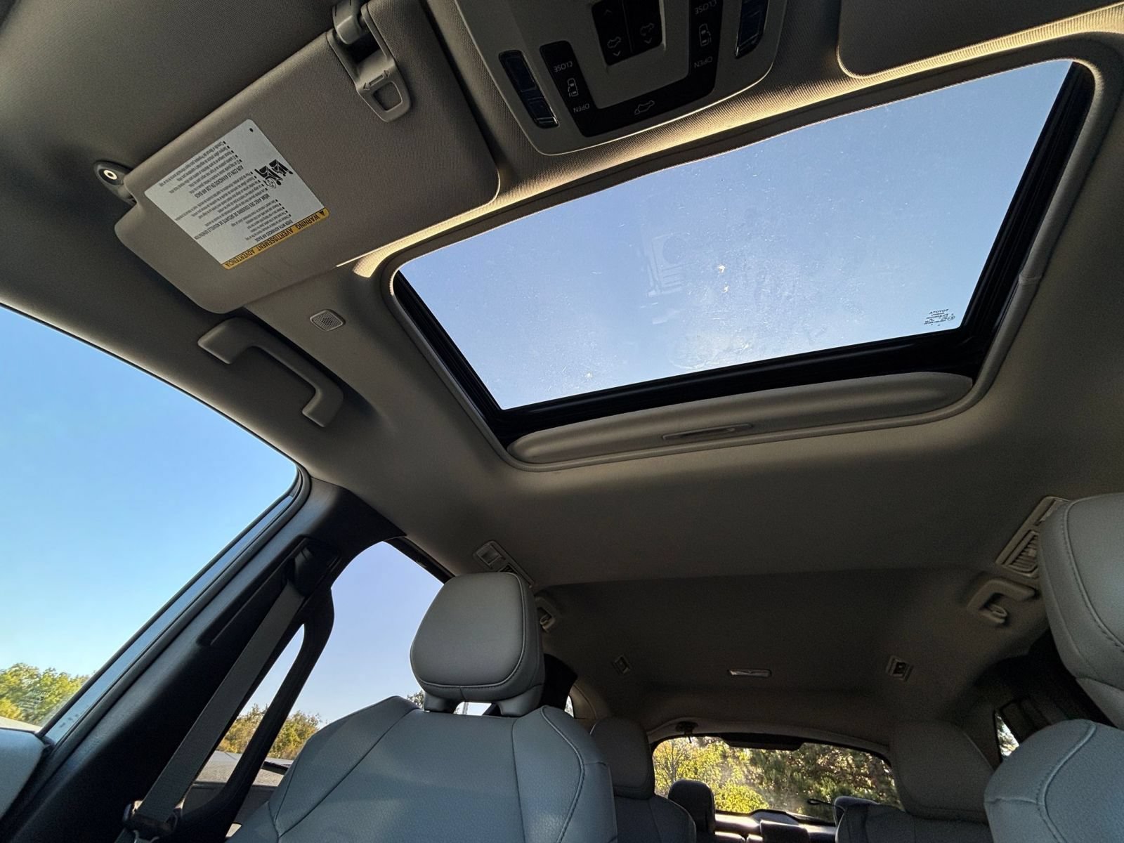 Used 2025 Toyota Sienna XLE FWD image 30