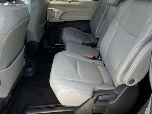 Certified 2024 Toyota Sienna XLE FWD image 22