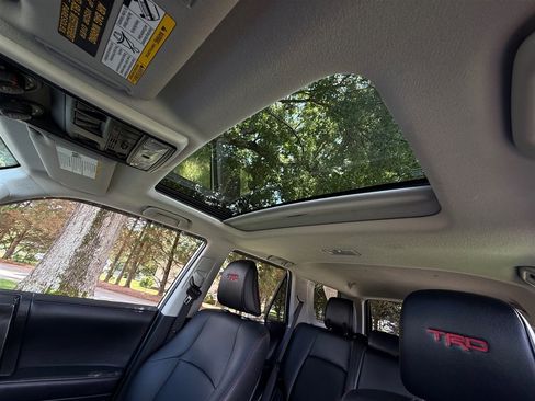 Used 2018 Toyota 4Runner TRD Off-Road Premium AWD/4WD image 49