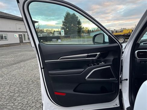 Used 2025 Kia Telluride S image 16