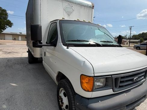 Used 2007 Ford E-450 and Econoline 450 RWD image 3