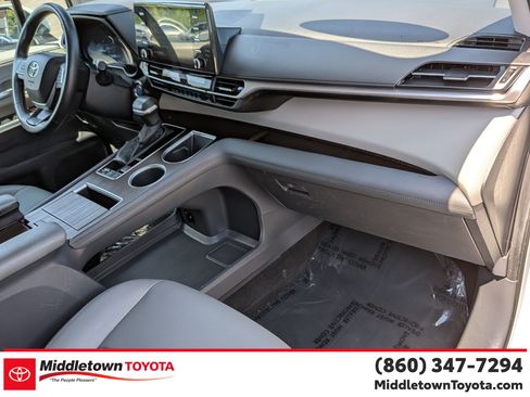 Certified 2024 Toyota Sienna XLE AWD/4WD image 35