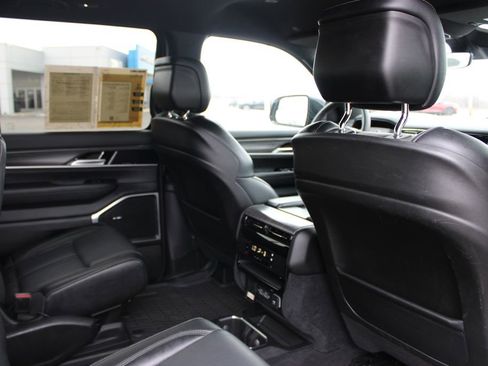 Used 2024 Jeep Wagoneer Series II image 35