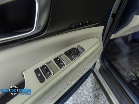 Used 2025 Kia Carnival SX Prestige FWD image 12