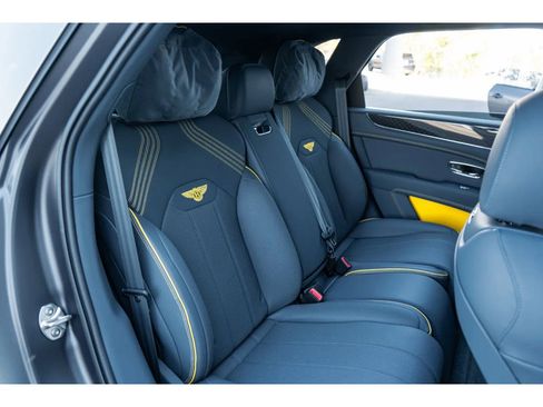 Used 2025 Bentley Bentayga image 39