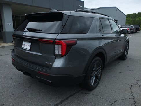 Used 2025 Ford Explorer ST-Line w/ ST-Line Street Pack AWD/4WD image 3
