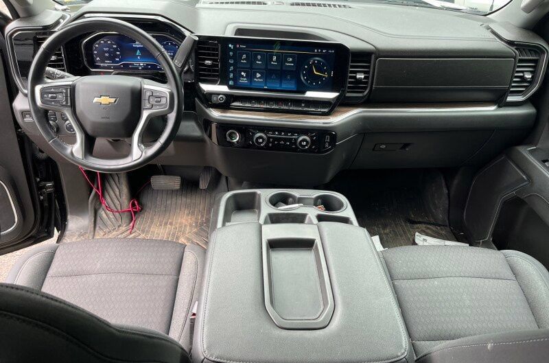 Used 2023 Chevrolet Silverado 1500 LT AWD/4WD image 9
