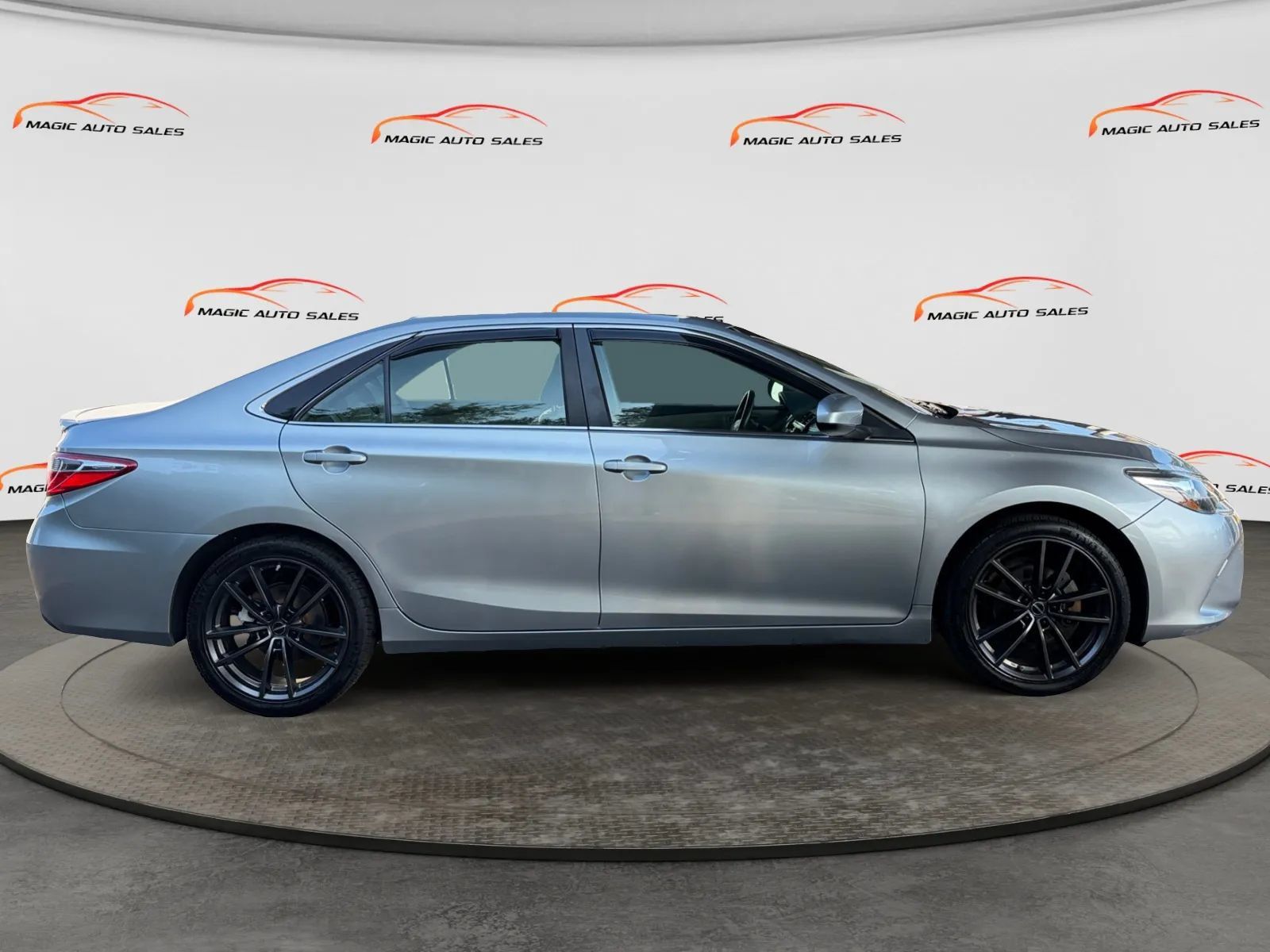 Used 2017 Toyota Camry SE FWD image 6