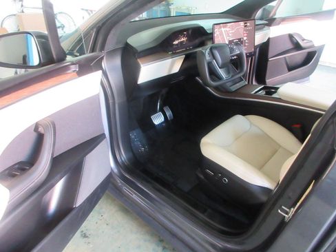 Used 2023 Tesla Model X AWD/4WD image 6