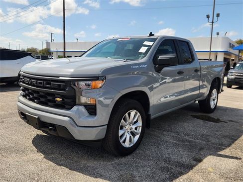 Used 2024 Chevrolet Silverado 1500 Custom image 3