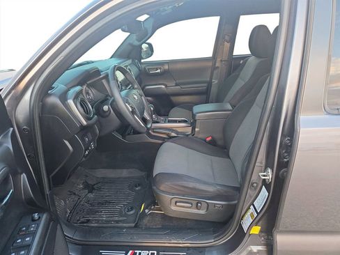 Used 2020 Toyota Tacoma TRD Sport image 28