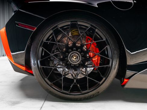 Used 2021 Lamborghini Huracan STO RWD image 32