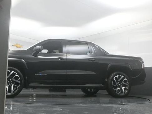 Used 2024 Chevrolet Silverado EV RST AWD/4WD image 54