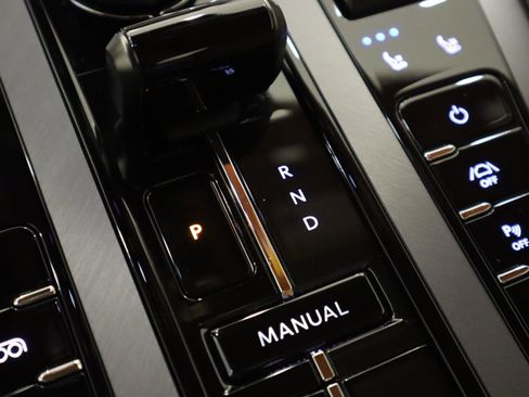 Used 2024 Aston Martin DB12 Coupe RWD image 36