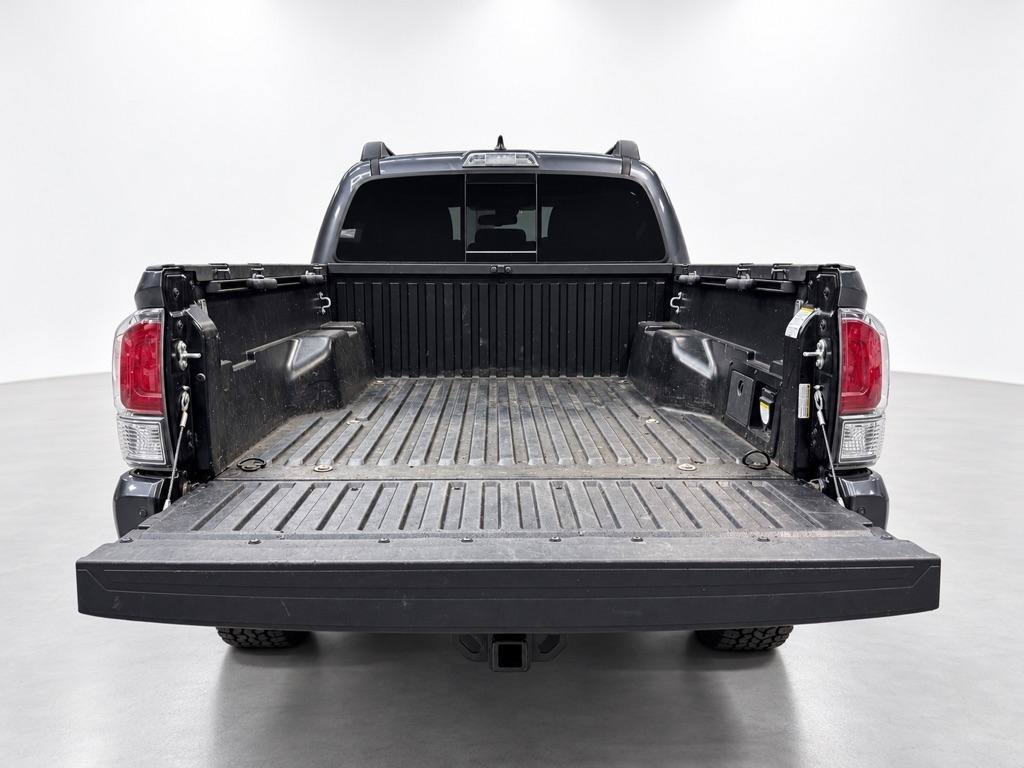 Used 2021 Toyota Tacoma TRD Sport w/ Technology Package AWD/4WD image 4