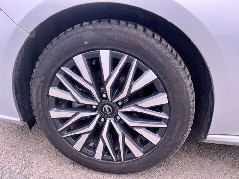Used 2024 Nissan Altima 2.5 SV FWD image 10
