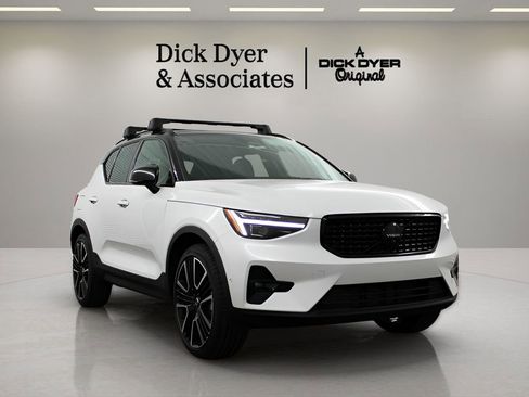 New 2026 Volvo XC40 B5 Ultra w/ Protection Package Premier image 8