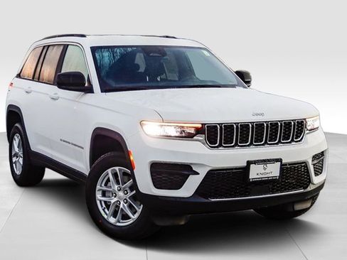 New 2025 Jeep Grand Cherokee Laredo image 2