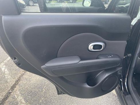 Used 2018 Kia Soul FWD image 12