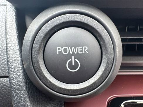 New 2025 Toyota Prius Plug-In Hybrid image 30