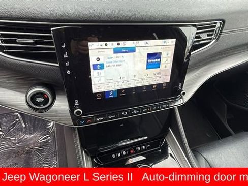 Used 2024 Jeep Wagoneer L Series II w/ Flexible Seating Group image 15