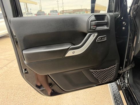 Used 2017 Jeep Wrangler Unlimited Sahara w/ Mopar Chrome Edition Group image 18