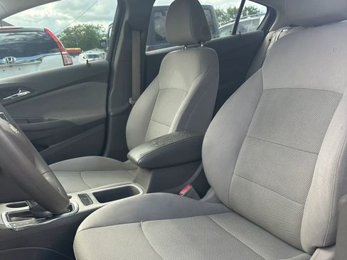 Used 2018 Chevrolet Cruze LS FWD image 9