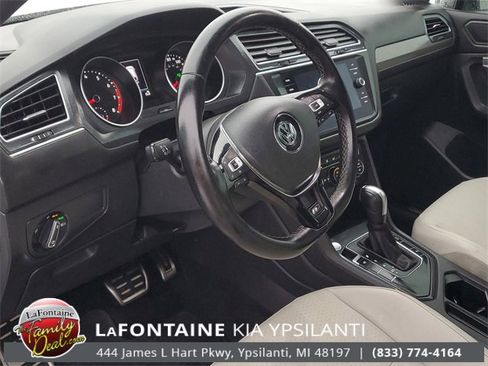 Used 2020 Volkswagen Tiguan SE R-Line image 9