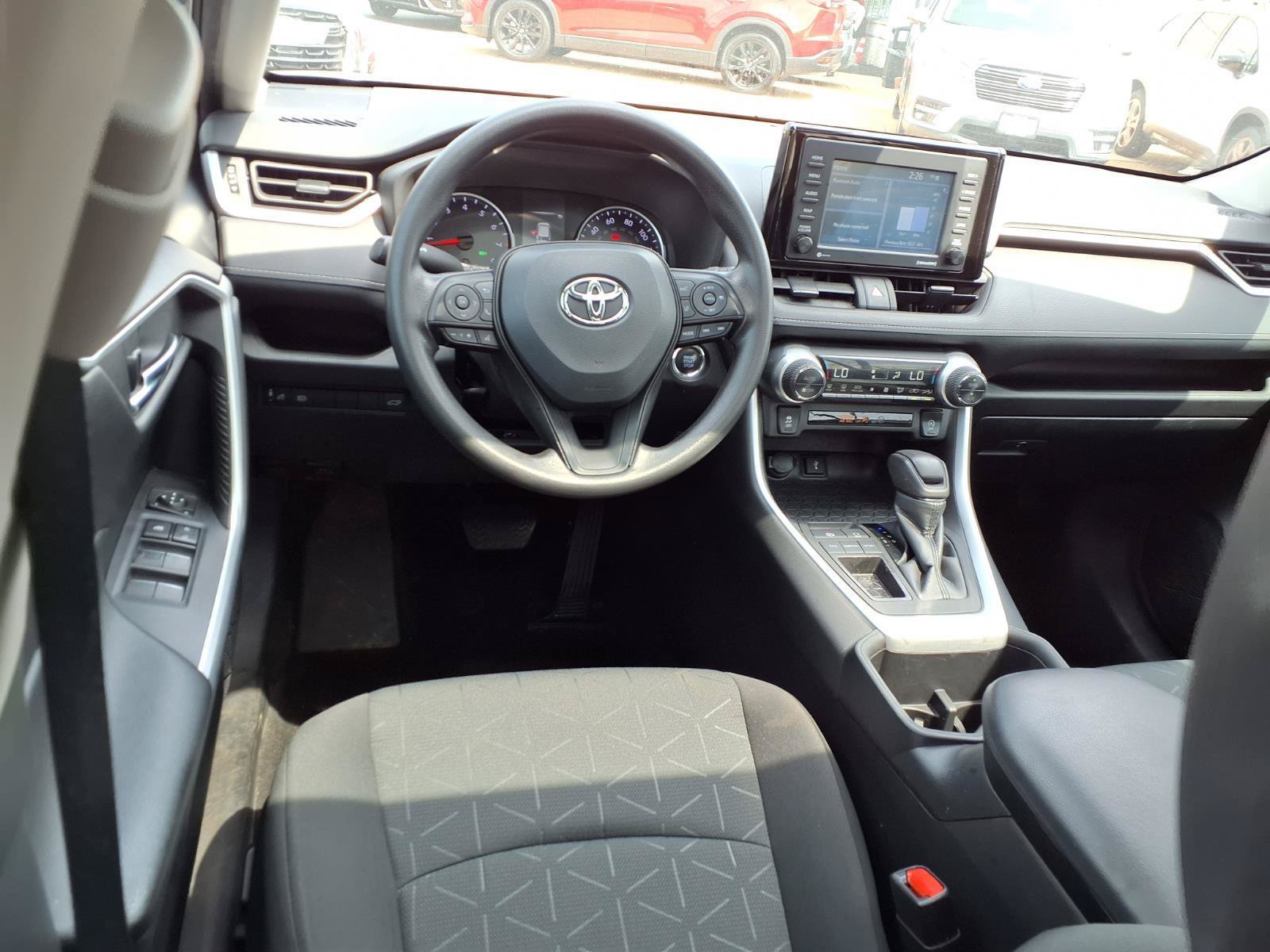 Used 2022 Toyota RAV4 XLE w/ Convenience Package FWD image 4