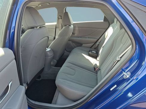 Used 2023 Hyundai Elantra SEL FWD image 6