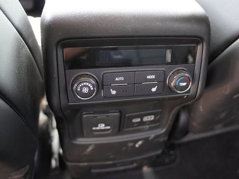 Certified 2023 GMC Acadia SLT w/ Technology Package AWD/4WD image 4