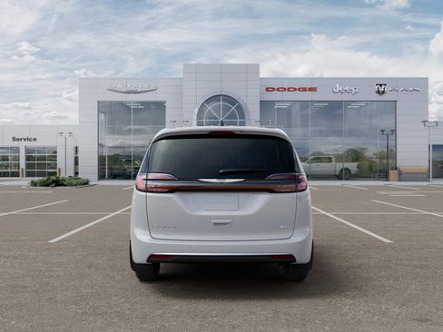 New 2026 Chrysler Pacifica Select image 23
