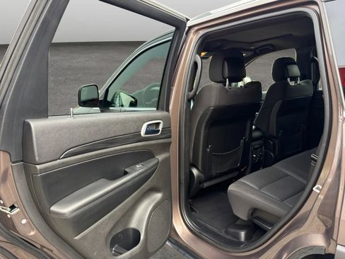 Used 2019 Jeep Grand Cherokee Laredo image 14