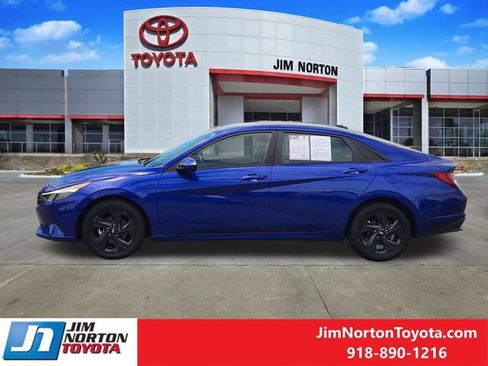 Used 2022 Hyundai Elantra SEL w/ Convenience Package FWD image 5