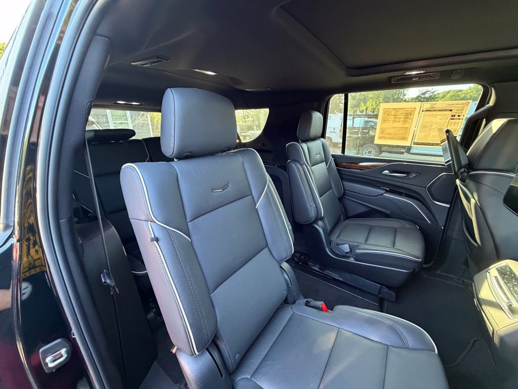Used 2023 Cadillac Escalade ESV Premium Luxury AWD/4WD image 18
