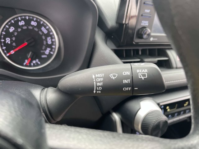 Used 2021 Toyota RAV4 LE AWD/4WD image 36