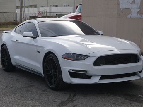 Used 2018 Ford Mustang GT Premium w/ Equipment Group 401A image 4