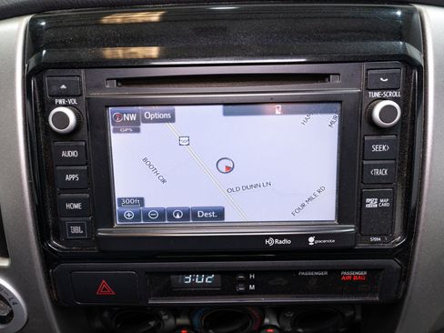 Used 2014 Toyota Tacoma 4x4 Double Cab w/ Limited Package image 17